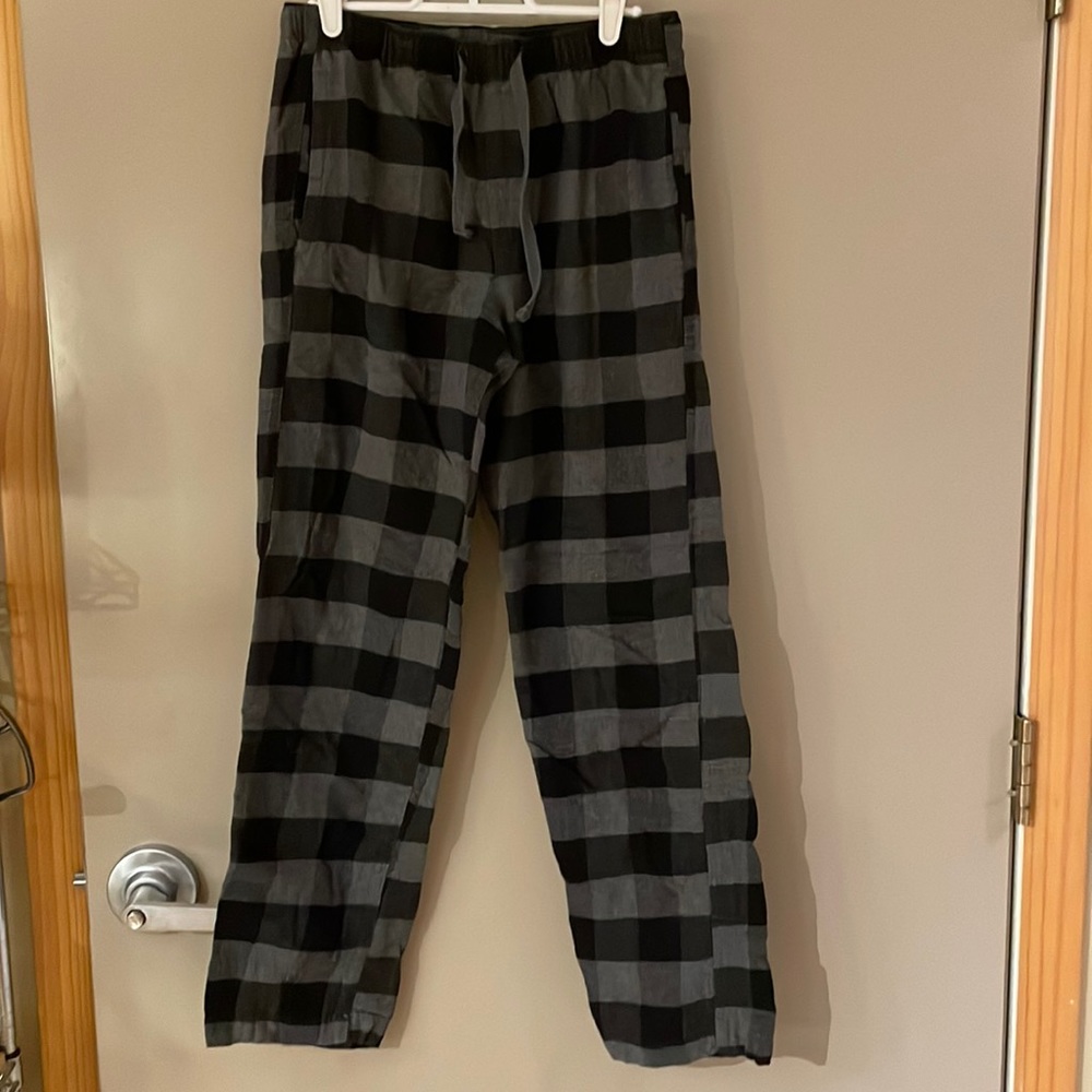 Gap, men’s plaid cotton pj bottoms, XS, gray and black